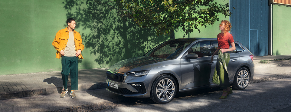 Zu sehen ist ein Škoda Scala